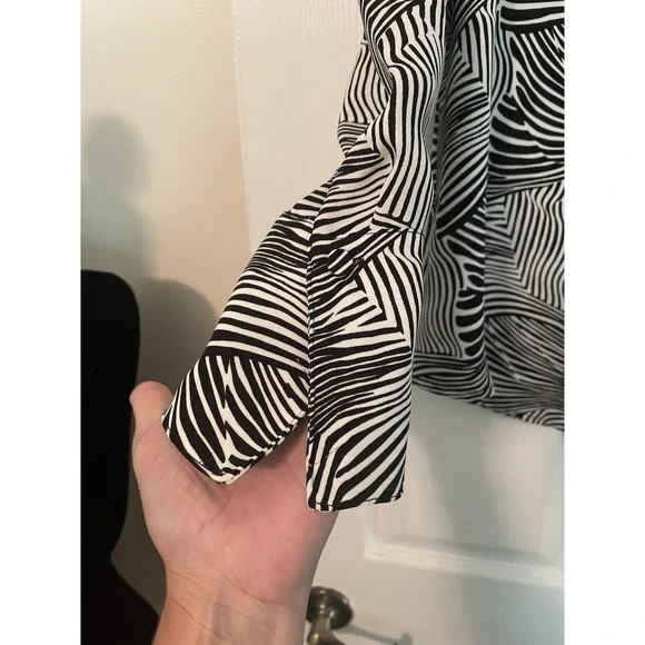 Chico's Zebra Print Long Sleeve ruffle Front Blouse Top Shirt Size 2 12/14 - Picture 2 of 12